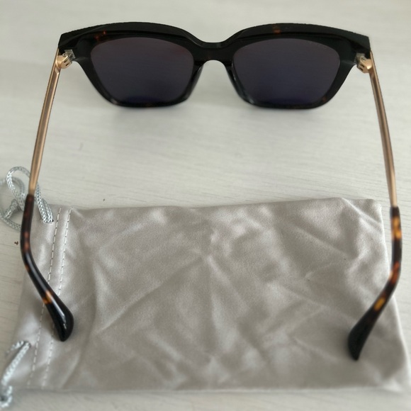 DIFF Bella Sunglasses with yellow Reflective Lenses - Picture 4 of 4